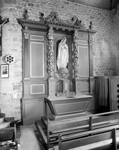 Autels (2), retables (2), tabernacles (2), gradins d'autel (2) (autel secondaire, autel tombeau, retable architecturé à niche)