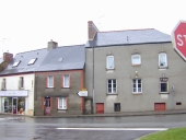 Alignement de trois maisons, 22 place de l'Eglise ; 2, 4 rue Pasteur (Pipriac)