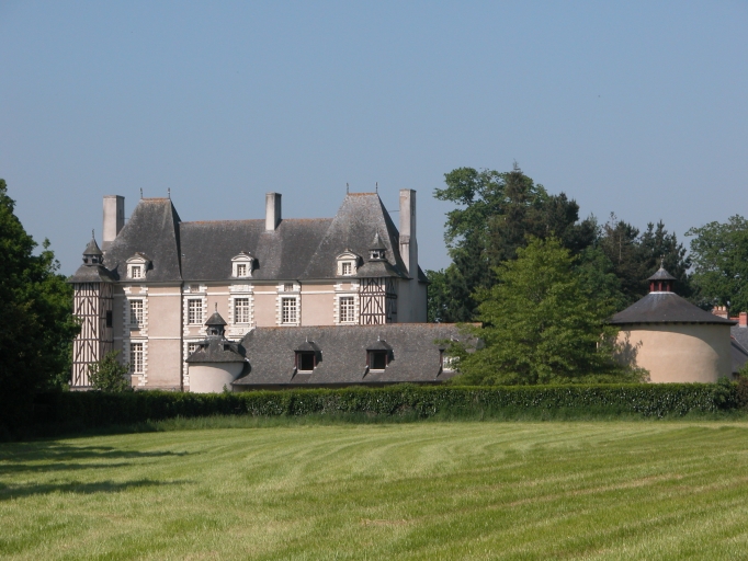 Château de la Glestière et ses deux fuies (Pacé)