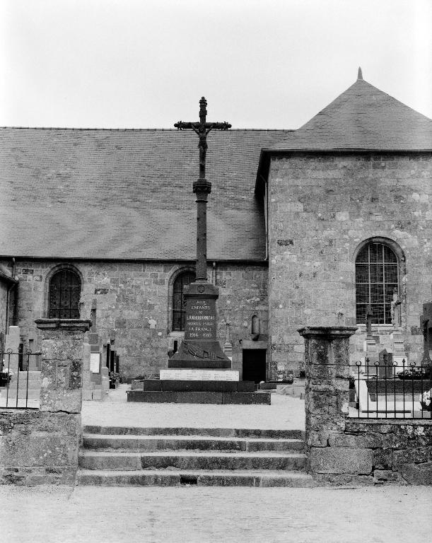 Monument aux morts de la guerre 1914-1918, église paroissiale Saint-Hervé (Lanhouarneau)