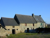 Alignement d'une maison et d'une ferme, Rue du Pont (Saint-Léger-des-Prés)