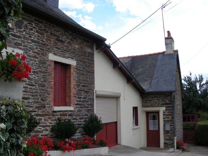 Ferme, place de l'Eglise (Orgères)