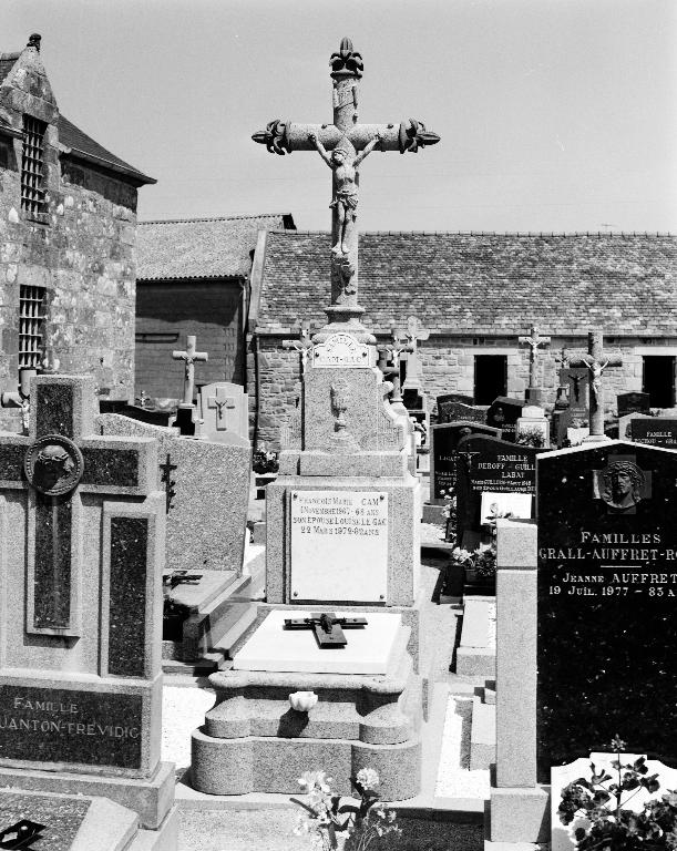 Tombeau de l'abbé Jean Cam, église Saint-Hervé (Lanhouarneau)