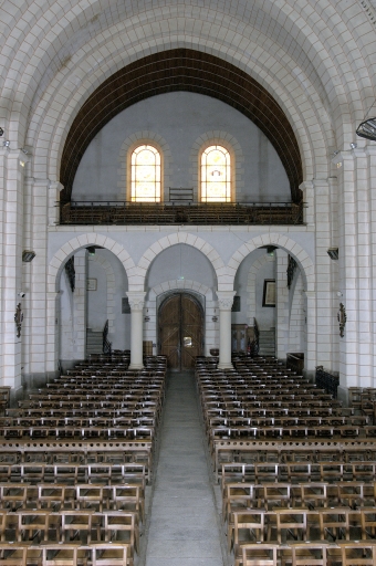 Tribune et garde-corps