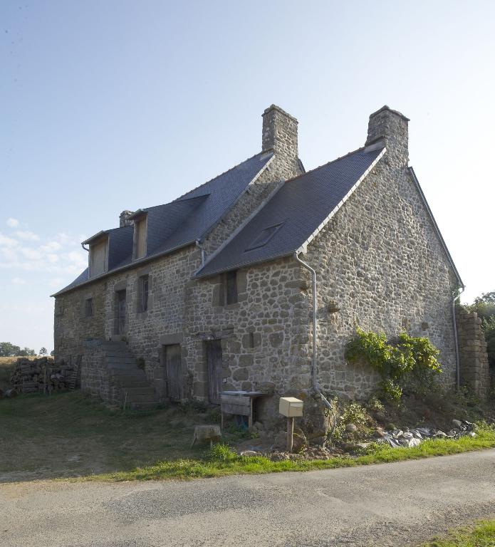 Alignement de deux maisons, La Moisondaie (Chauvigné)