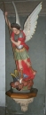 Statue sur socle : saint Michel