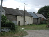 Alignement de maisons 3, Fouy (Sainte-Marie)