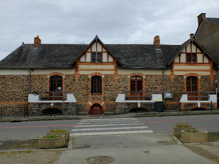 Mairie école, 4 rue de Rennes (Cintré)