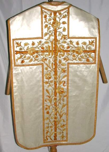 Ornement blanc 1 : chasuble, étole