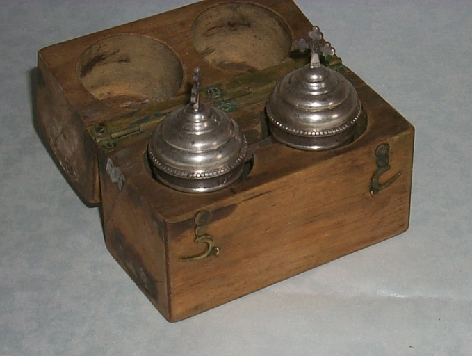 Ampoule à saint Chrême, ampoule à sainte huile, coffret aux saintes huiles