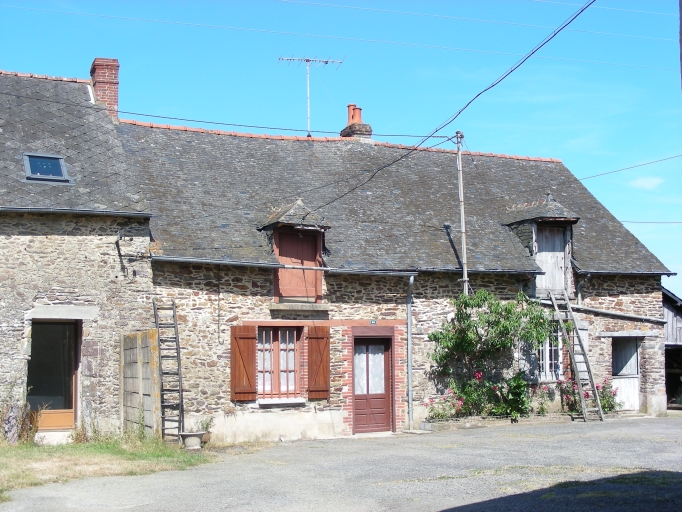 Alignement de logis, Lourmel (Orgères)