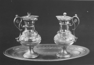 Ensemble de 2 burettes et de leur plateau, une burette unique