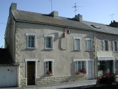 Maison à boutique, 6 rue de la Poste (Bains-sur-Oust)