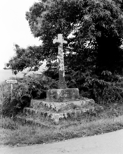 Croix monumentale, Kergaradec (Le Faou)