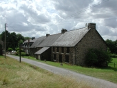 Alignement de maisons, la Folle Pensée (Paimpont)