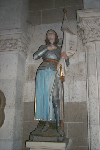 Statue sur culot : sainte Jeanne d'Arc