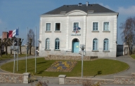Mairie-école et justice de paix, actuellement mairie, rue Alain d'Argentré (Argentré-du-Plessis)