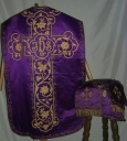 Ornement violet 3 : chasuble, bourse de corporal, étole, manipule, voile de calice, conopée