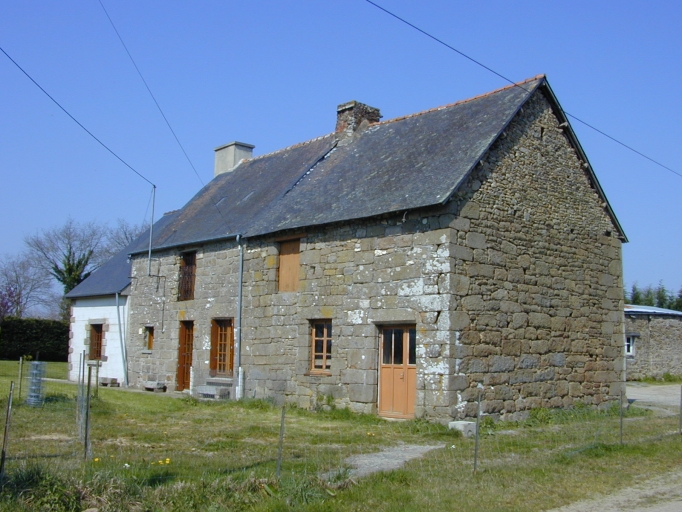 Alignement de deux maisons, la Mellerais (Cuguen)