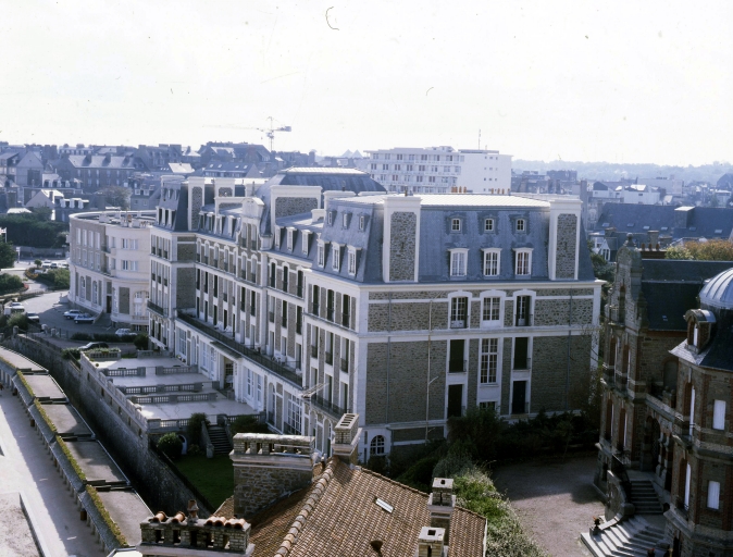 Hôtel de voyageurs dit hôtel Royal, 4, 6 boulevard Albert Ier ; plage de l'Ecluse (Dinard)