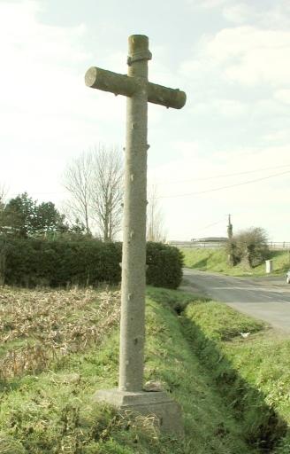 Croix de chemin, rue des Hauts Chemins ; rue des Champs Renaud (Langueux)
