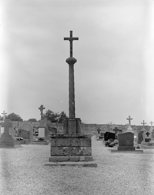 Les monuments sépulcraux sur la commune de Maël-Pestivien