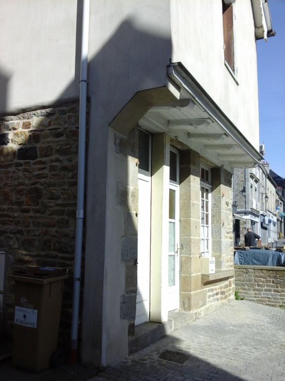 Maisons, Place Alexandre Veillard - Place du Carroir (Saint-Aubin-du-Cormier)
