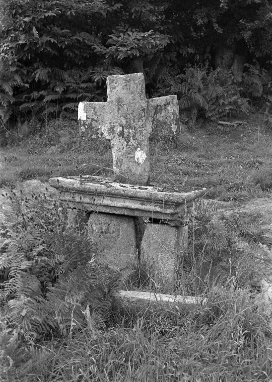 Croix monumentale du Pont Min, à l'est du Moulin Neuf (Malansac)