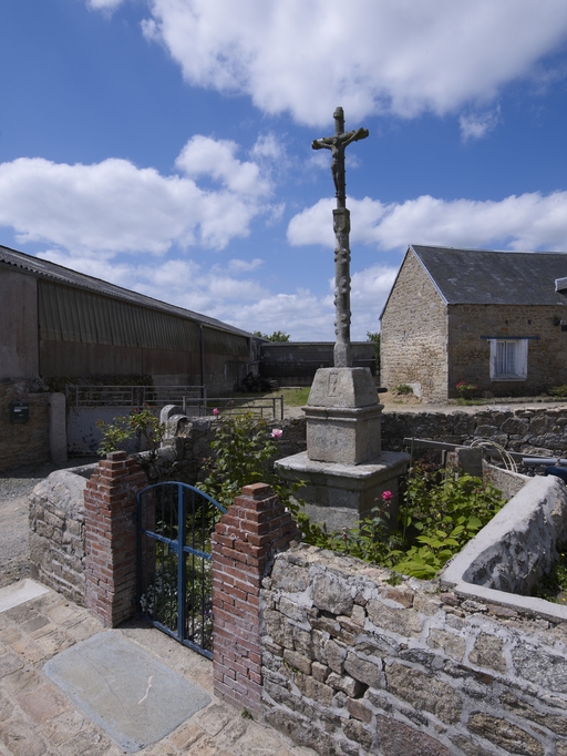 Croix monumentale (rue Geron Le Du)