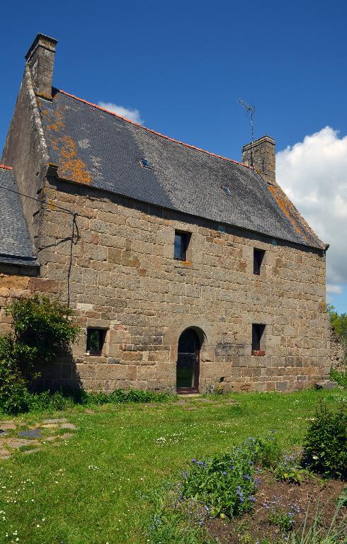 Ferme et fontaine de Kericoul (Ploubezre)