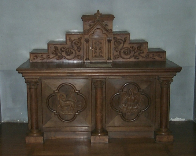 Ensemble de l'autel secondaire sud : autel, tabernacle, 3 gradins d'autel, degré d'autel