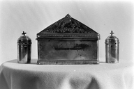 Ampoule aux saintes huiles (boîte à sainte huile), église Paroissiale Notre-Dame (Kergrist-Moëlou)