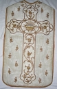 Ornement blanc 2 : chasuble, manipule, étole, bourse de corporal et voile de calice