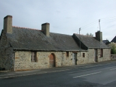 Alignement de trois logis, 32 rue du Pont des Arches (Moutiers)