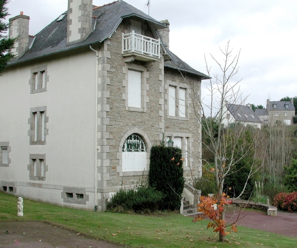 Ancien presbytère, place du 19 mars 1962, Locquémeau (Trédrez-Locquémeau)