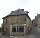 Maison à boutique, 2 rue du Tertre (Montours fusionnée en Les Portes du Coglais en 2017)