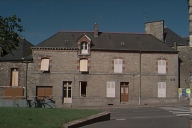 Maison, 2, 4 rue Pierre du Colombier (Livré-sur-Changeon)