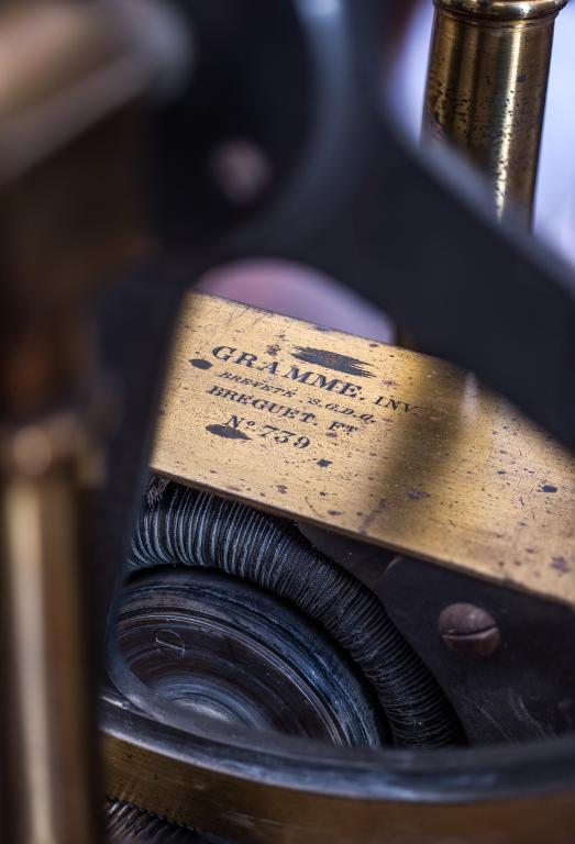 Présentation de la collection d'instruments scientifiques du lycée Émile Zola, Avenue Jean Janvier (Rennes)