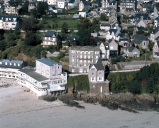 Hôtel de voyageurs, dit Hôtel Beauséjour, puis Grand-Hôtel-Beauséjour, actuellement résidence des Rochers, 16 rue de la Corniche-en-L'Isle, l'Isle (Saint-Cast-le-Guildo)