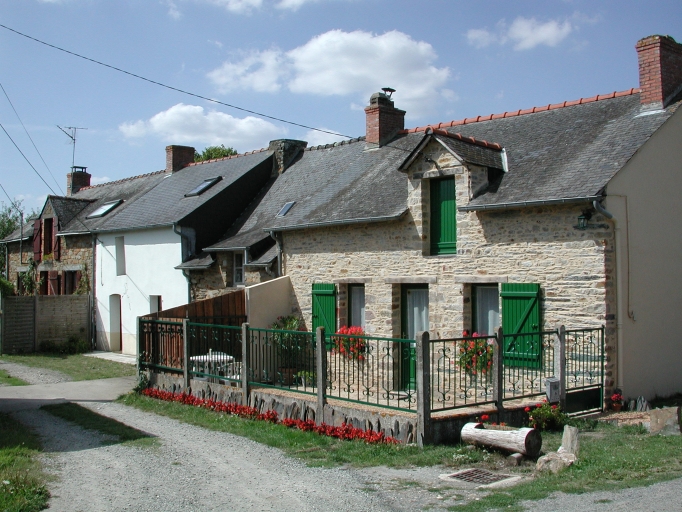 Alignement de maisons, la Hotouais (Langon)