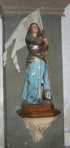 Statue sur socle : sainte Jeanne d'Arc