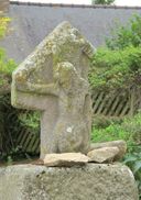 Croix de chemin, au bourg (Le Roc-Saint-André fusionnée en Val d'Oust en 2016)