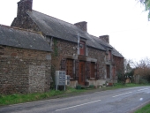 Alignement de deux maisons, la Ville Joie (Le Tronchet)
