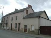 Ferme puis maisons, 13, 15 rue de la Poste (Vignoc)