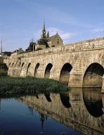 Ouvrages d'art associés au canal de Nantes à Brest : les ponts routiers, ponceaux de halage et passerelles