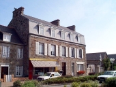 Maison, 2 rond point du Centre (Le Vivier-sur-Mer)