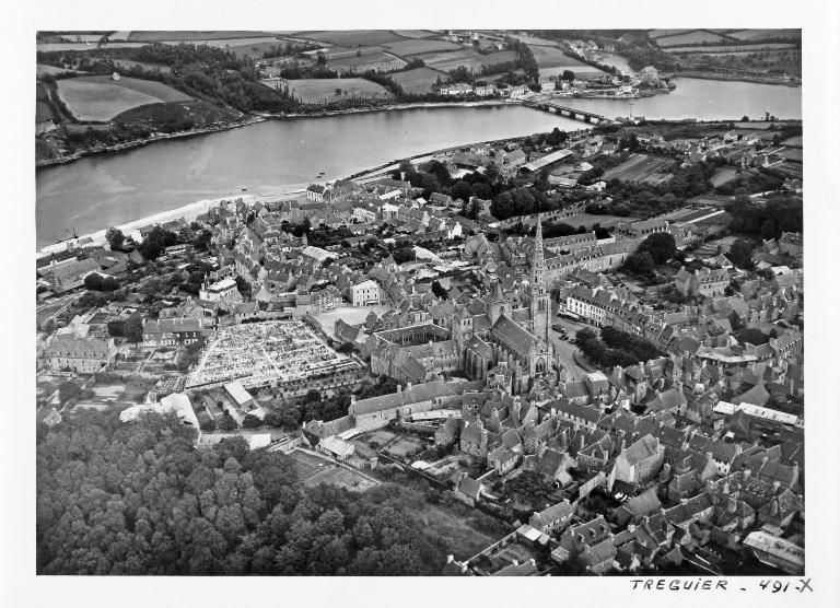 Carrés militaires français et allemands du cimetière Saint-Fiacre (Tréguier)
