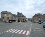 Maison, actuellement mairie, 2 place du Prieuré (Livré-sur-Changeon)