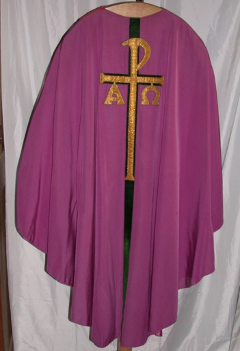 Ornement violet 1 : chasuble
