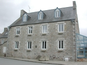 Ancienne école communale, actuellement mairie, rue Anatole Le Braz (Ploumilliau)